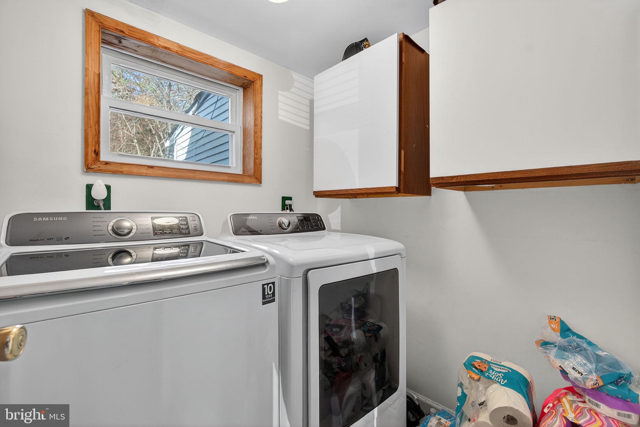 147 Baker Avenue Atco, NJ 08004 - Photo 16 of 31 a utility room with dryer and washer
