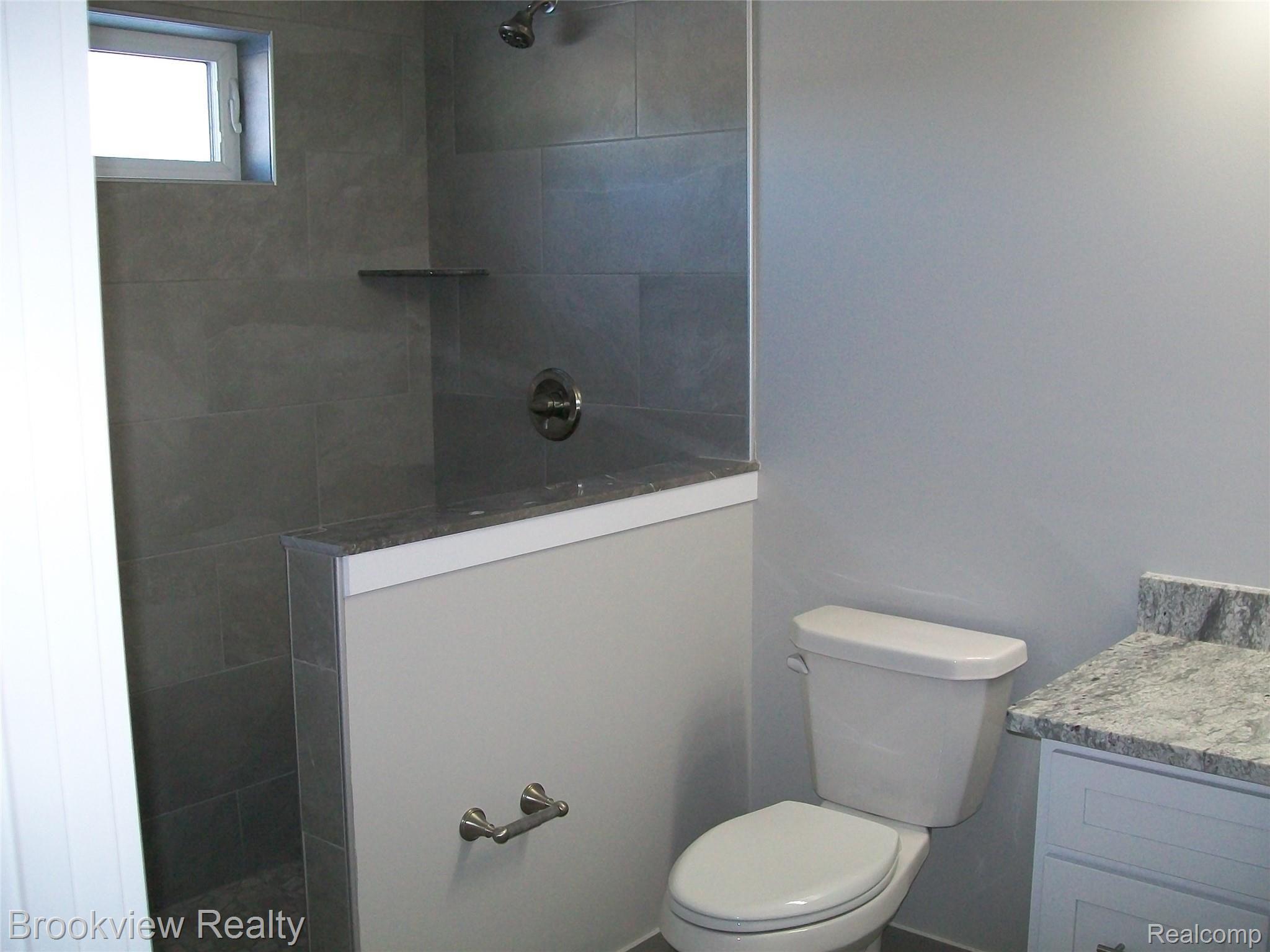 2970 Longview Avenue Rochester, MI 48307 - Photo 14 of 28 100_1039.JPG