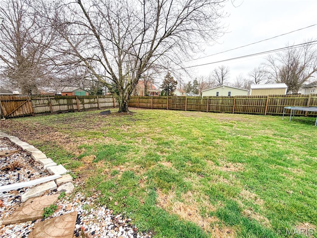 201 South Lake Street Mount Olive, IL 62069 - Photo 2 of 25