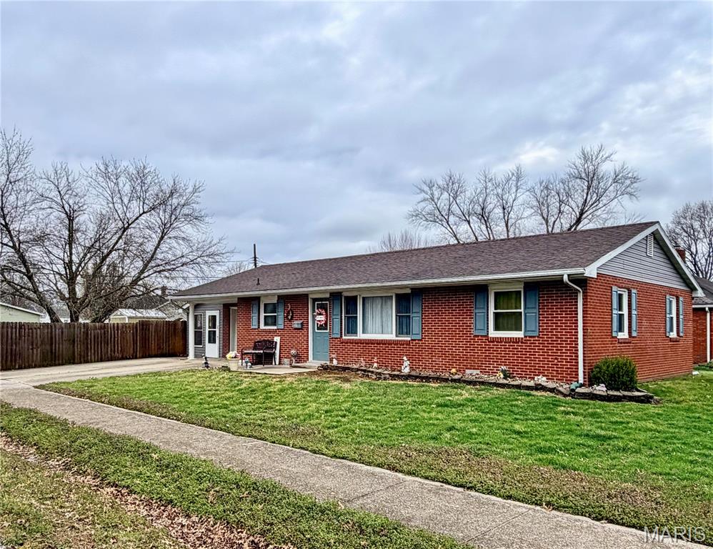201 South Lake Street Mount Olive, IL 62069 - Photo 3 of 25