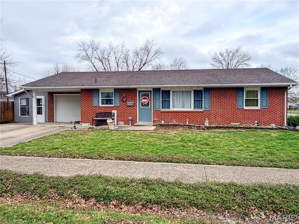 201 South Lake Street Mount Olive, IL 62069 - Photo 4 of 25