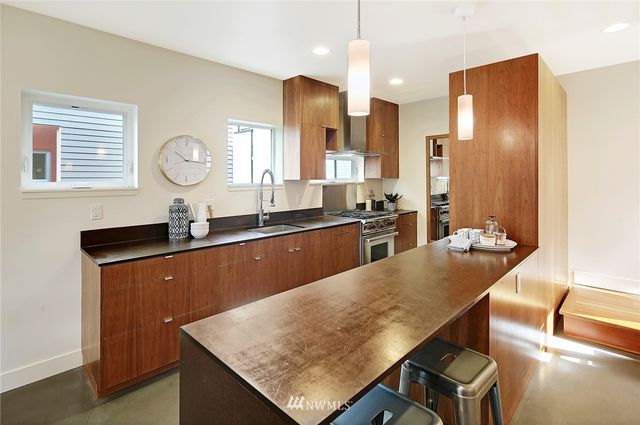 $855,000 | 1530 15th Avenue East, Seattle, WA 98112