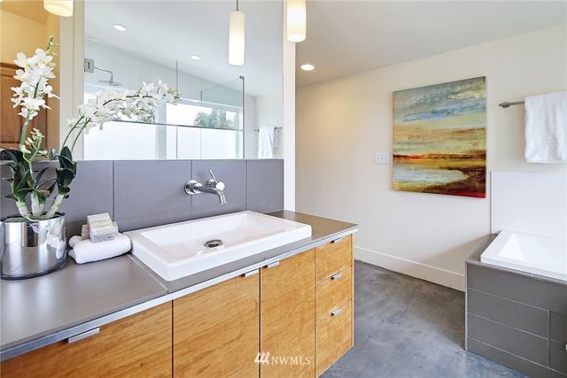 $855,000 | 1530 15th Avenue East, Seattle, WA 98112