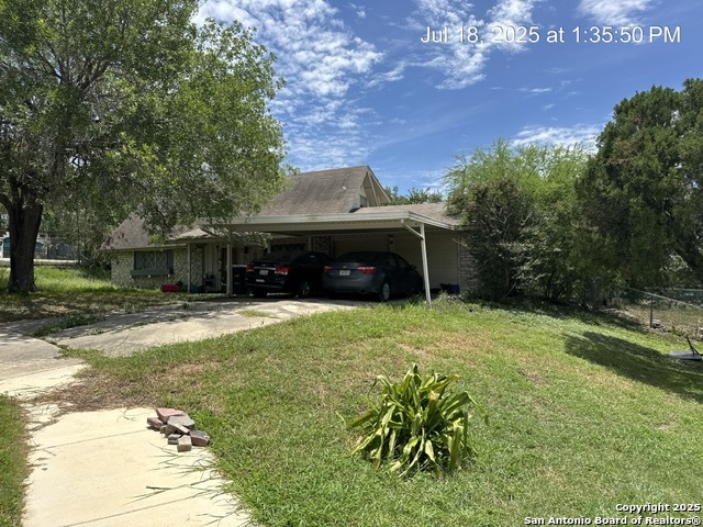 206 Threadneedle Lane San Antonio, TX 78227 - Photo 3 of 4 a front view of a house with a yard