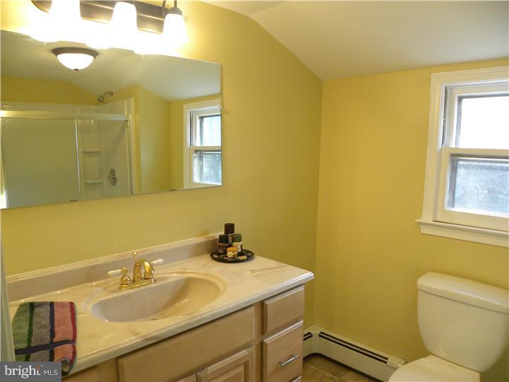 333 Sunset Road Barrington, NJ 08007 - Photo 14 of 24 Bathroom