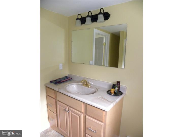 333 Sunset Road Barrington, NJ 08007 - Photo 15 of 24 Bathroom