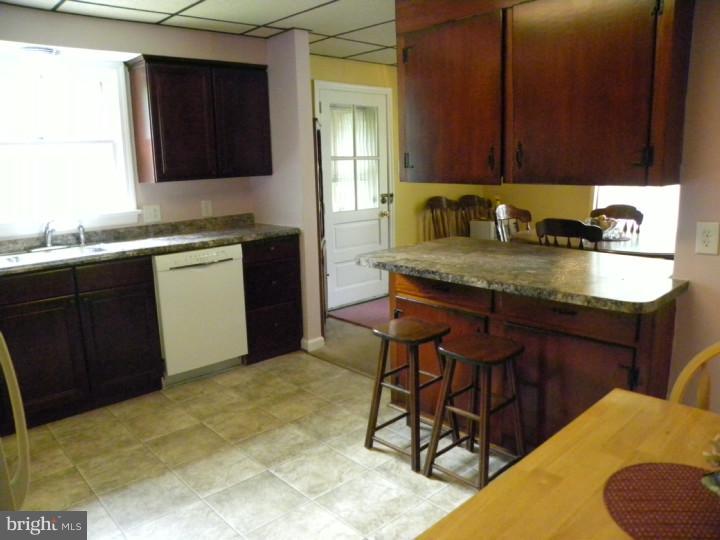 333 Sunset Road Barrington, NJ 08007 - Photo 6 of 24 Kitchen