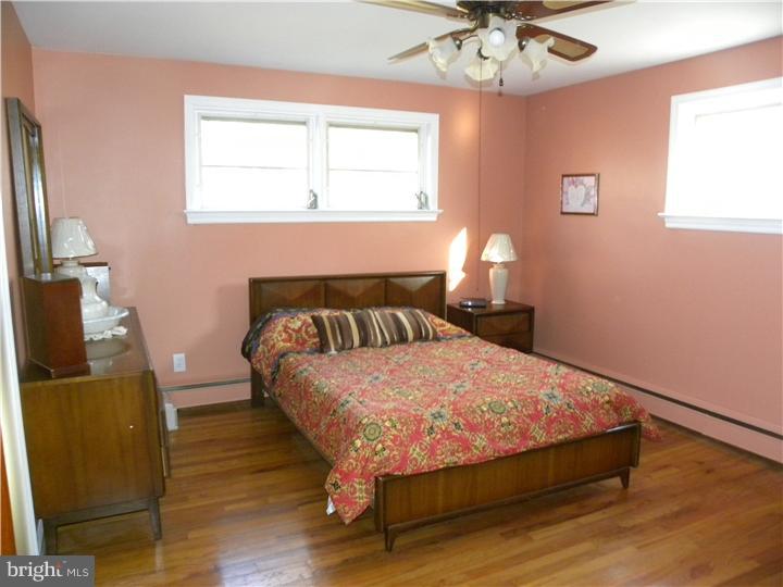 333 Sunset Road Barrington, NJ 08007 - Photo 8 of 24 Bedroom - Main