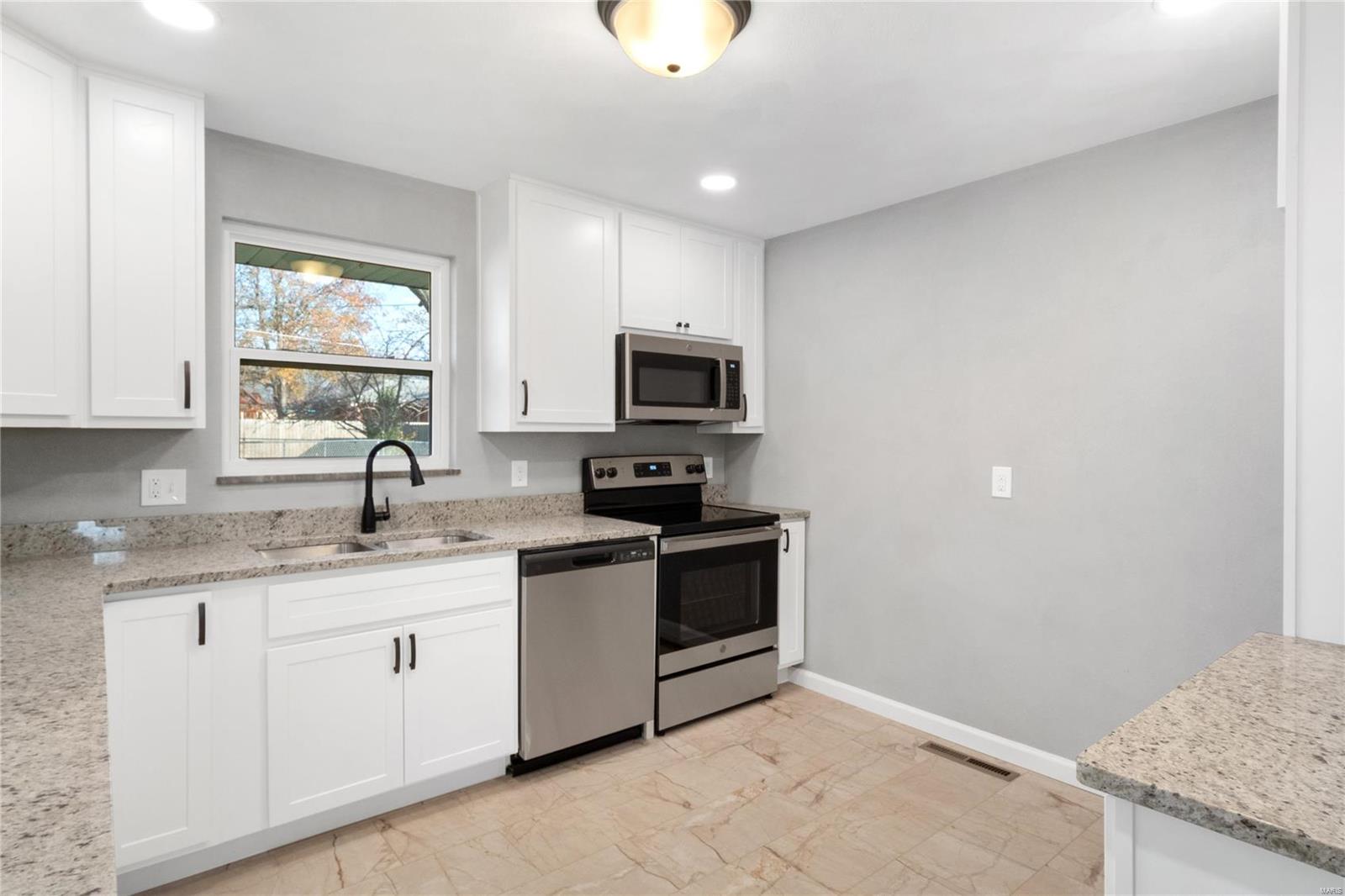 8 Buckingham Road Belleville, IL 62226 - Photo 8 of 38 Gallery Image 8