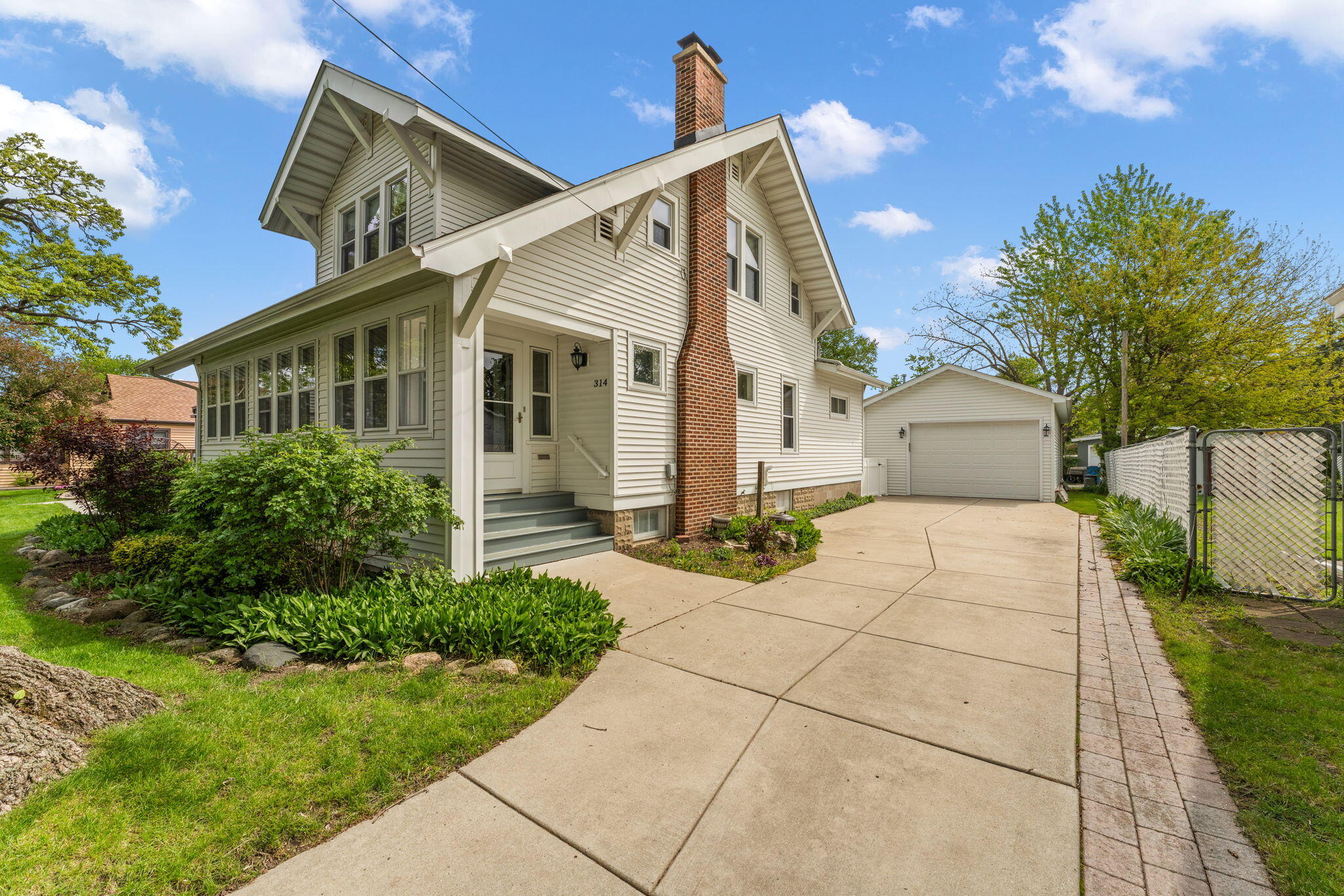 314 Hoffman Street Crown Point, IN 46307 - Photo 2 of 37 2048x1365