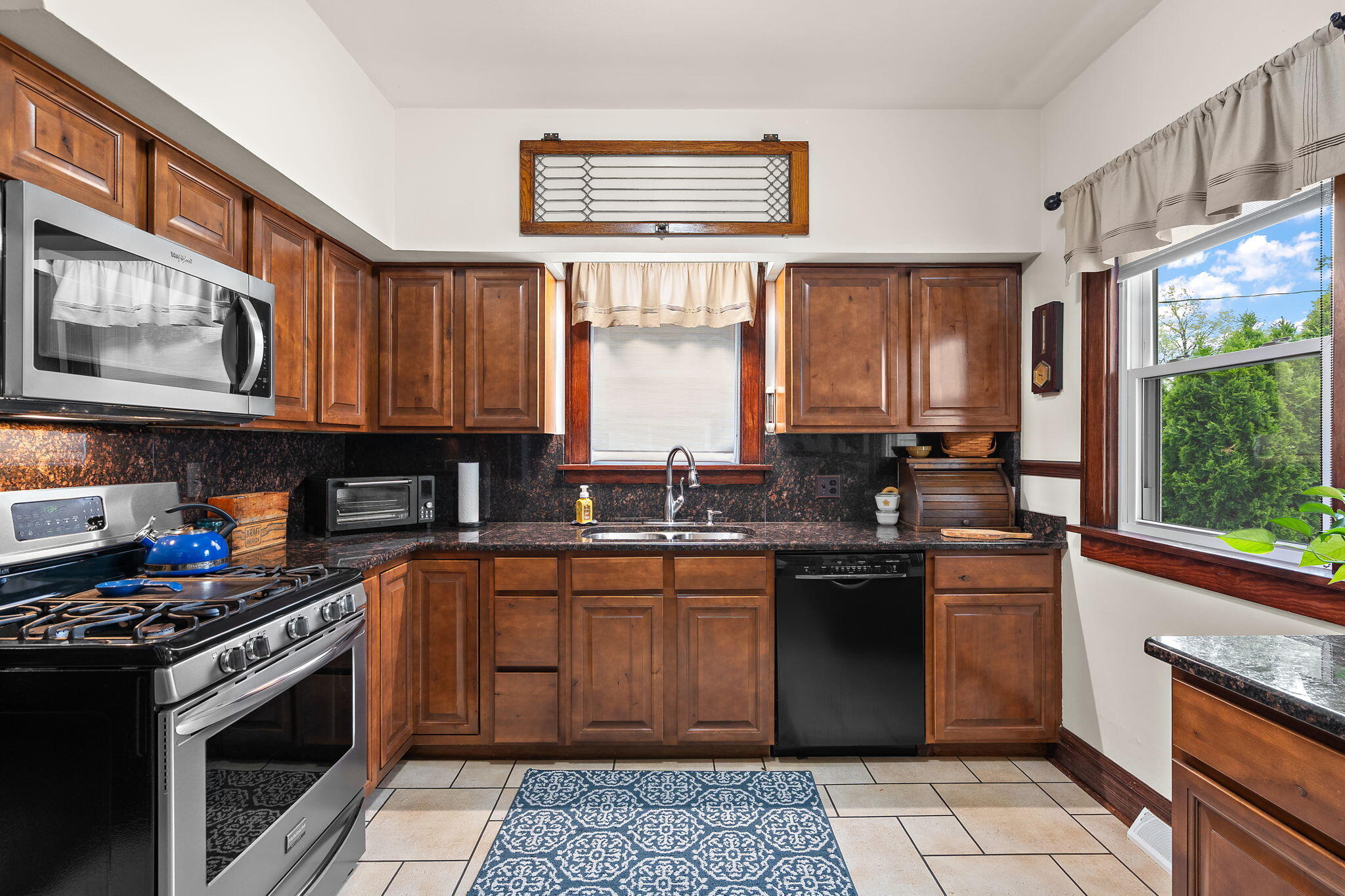314 Hoffman Street Crown Point, IN 46307 - Photo 9 of 37 2048x1365
