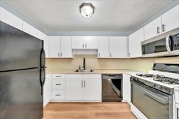 124 Tennis Plaza Road, Unit 40 Dracut, MA 01826 - Photo 4 of 36