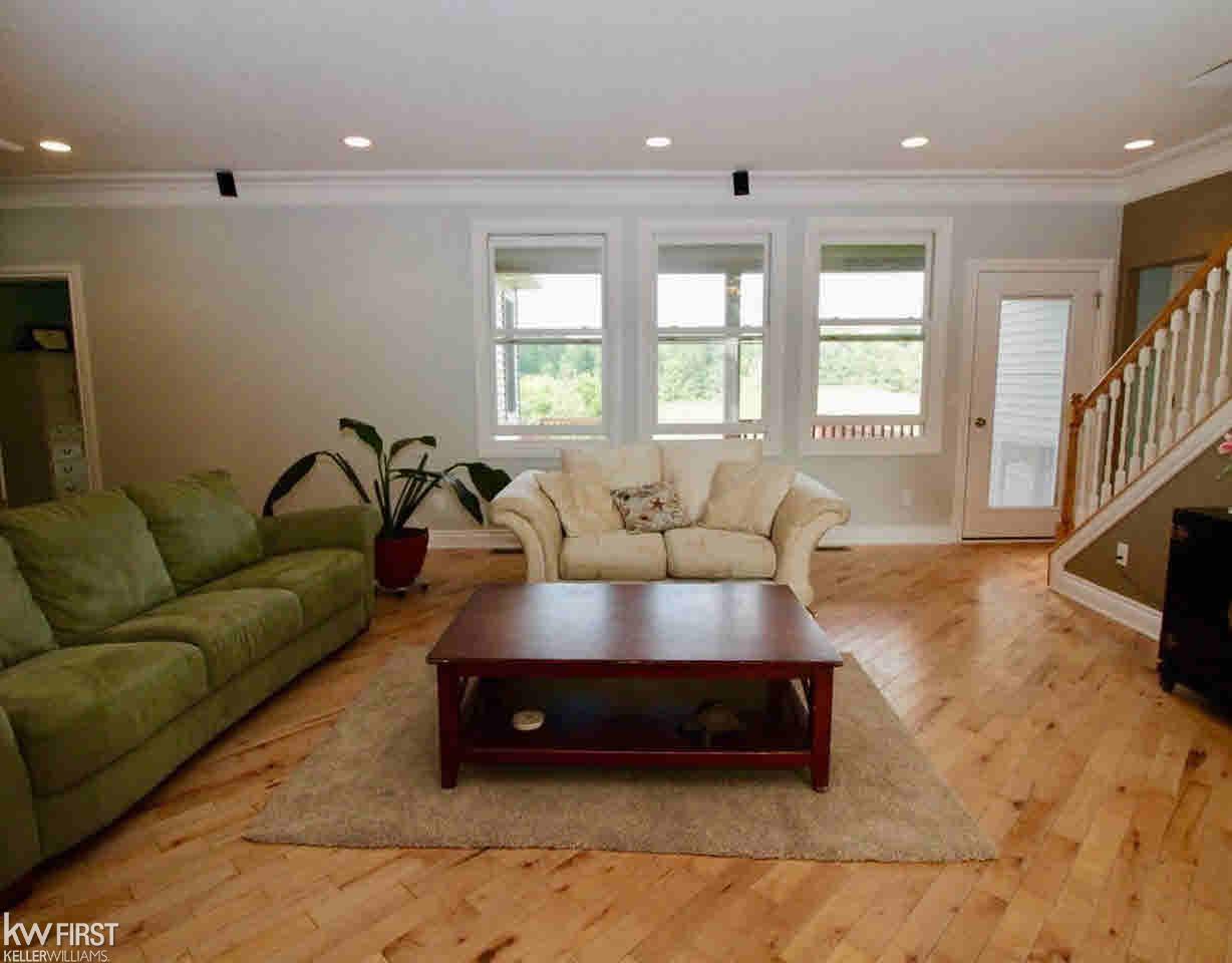 9147 Faussett Road Fenton, MI 48430 - Photo 7 of 58 21340961-6.JPG