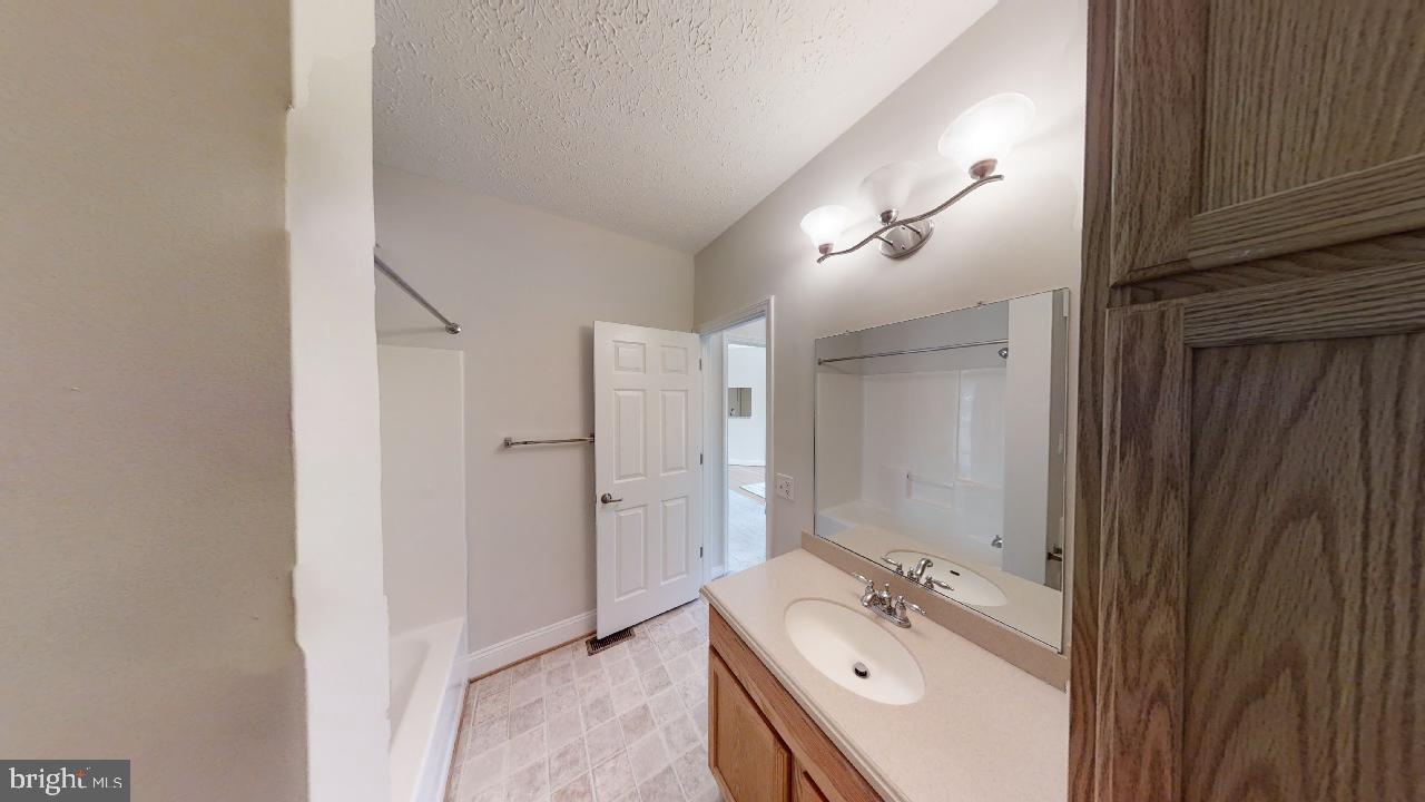 10717 Mt Sharon Road Orange, VA 22960 - Photo 26 of 44 spare bath