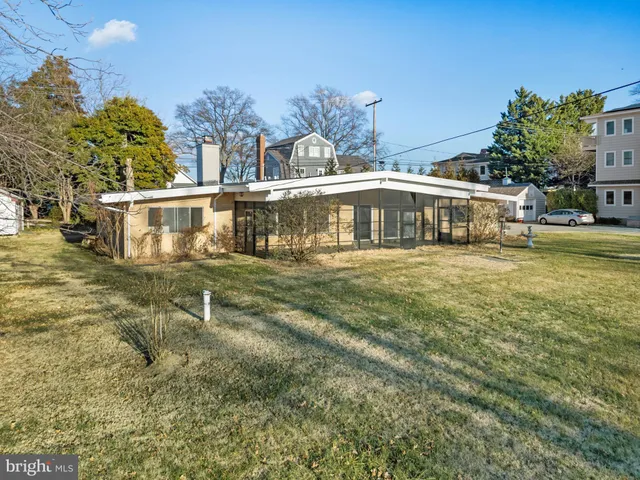 $3,250,000 | 45 East Lake Drive, Annapolis, MD 21403