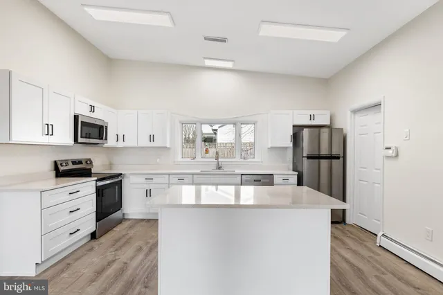 $3,250,000 | 45 East Lake Drive, Annapolis, MD 21403