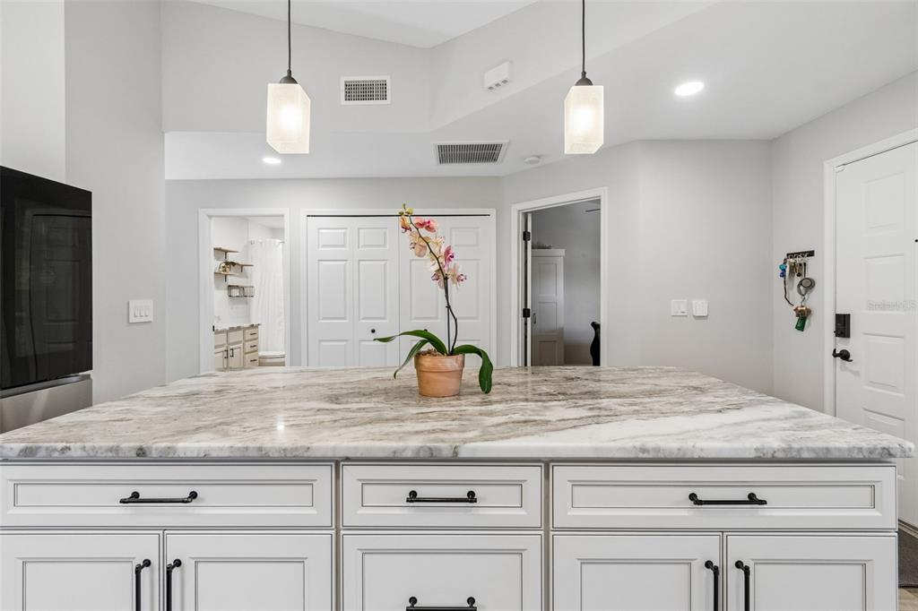 5613 Monte Rosso Road Sarasota, FL 34243 - Photo 3 of 22 Gallery Image 3