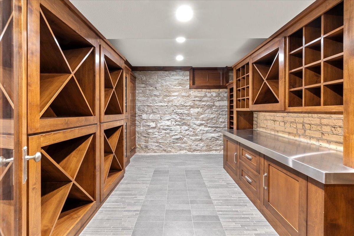 1724 Summit Avenue, Unit R Minneapolis, MN 55403 - Photo 19 of 57 Gallery Image 19