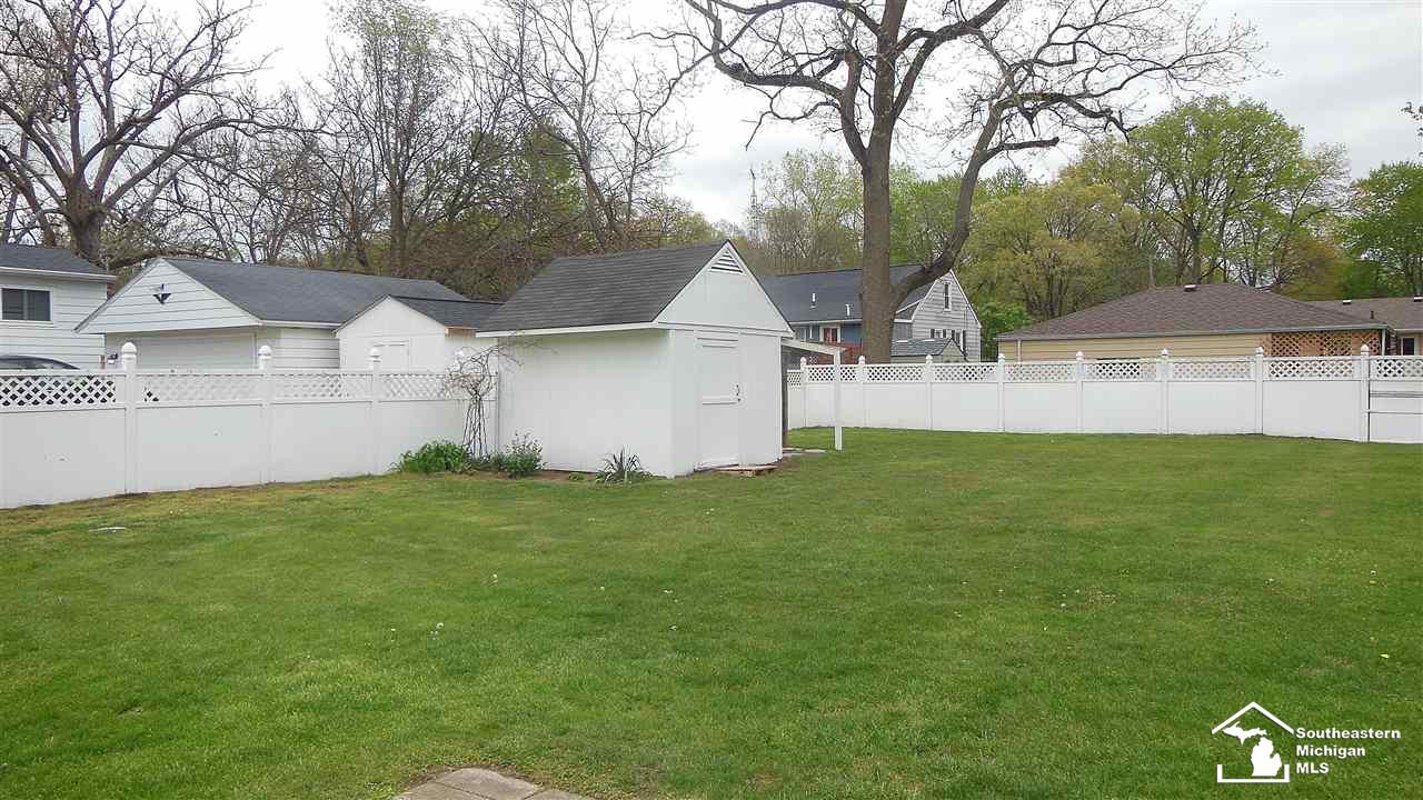 7832 Wiseman Road Lambertville, MI 48144 - Photo 3 of 16 50040845-2.JPG