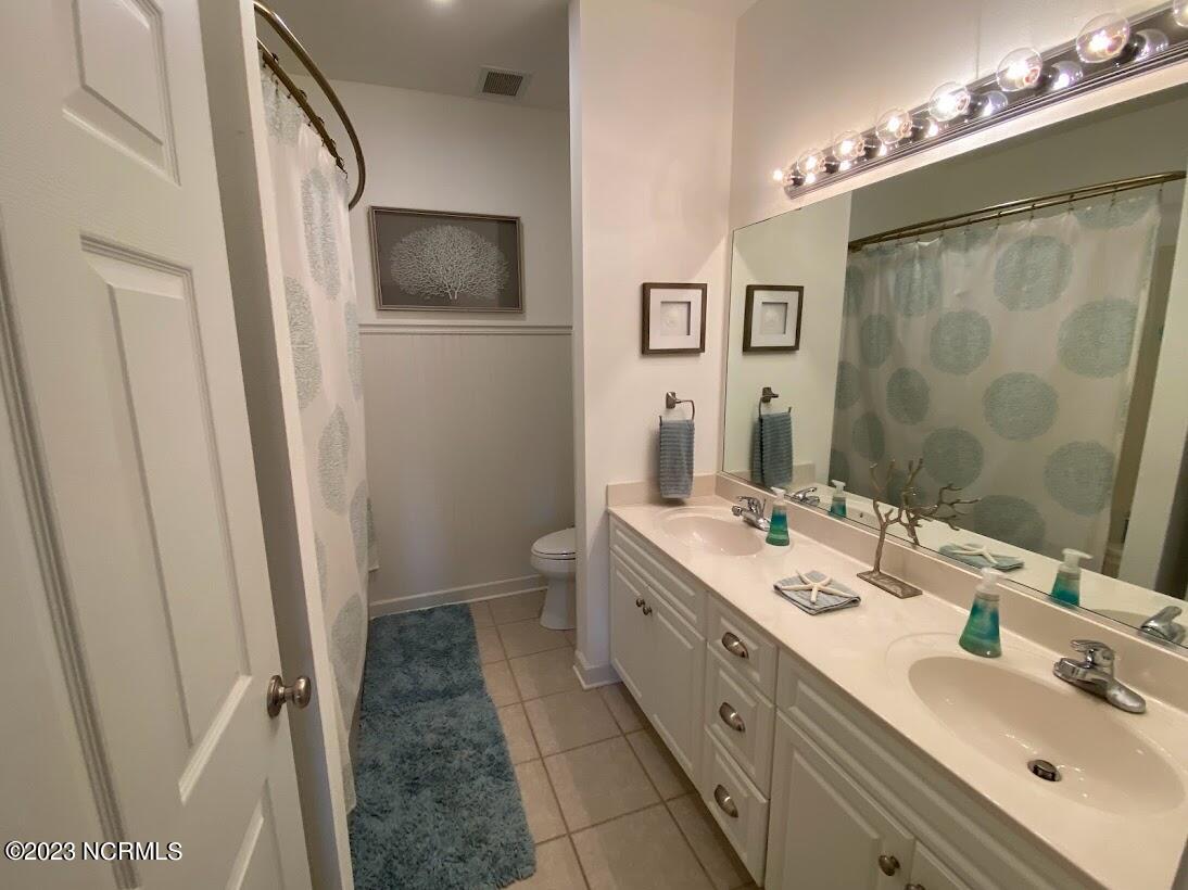 182 Clubhouse Road, Unit 2 Sunset Beach, NC 28468 - Photo 18 of 38 Lincoln Owners Bathroom 2