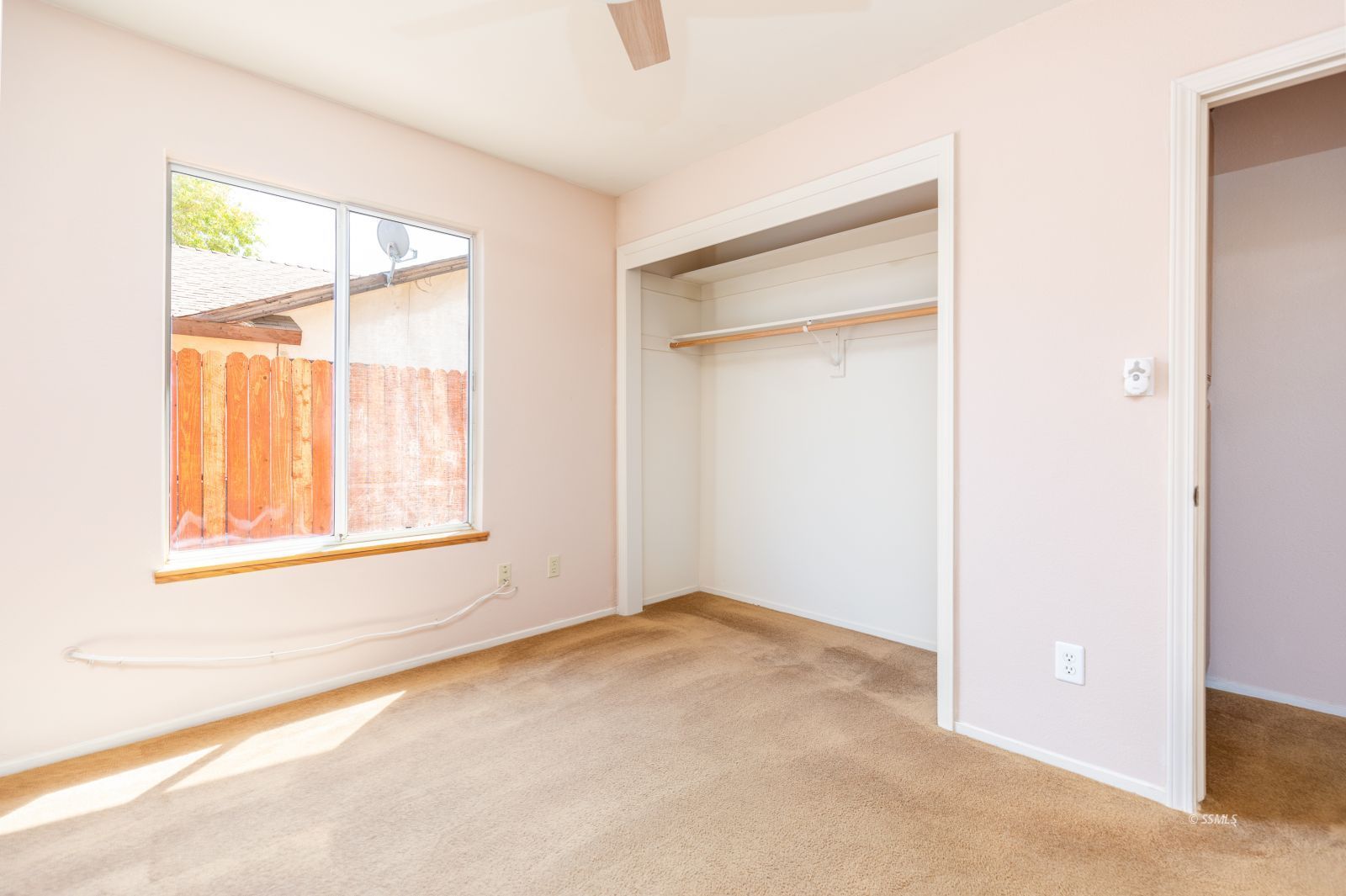 413 Petris Avenue Ridgecrest, CA 93555 - Photo 21 of 30 an empty room with a window