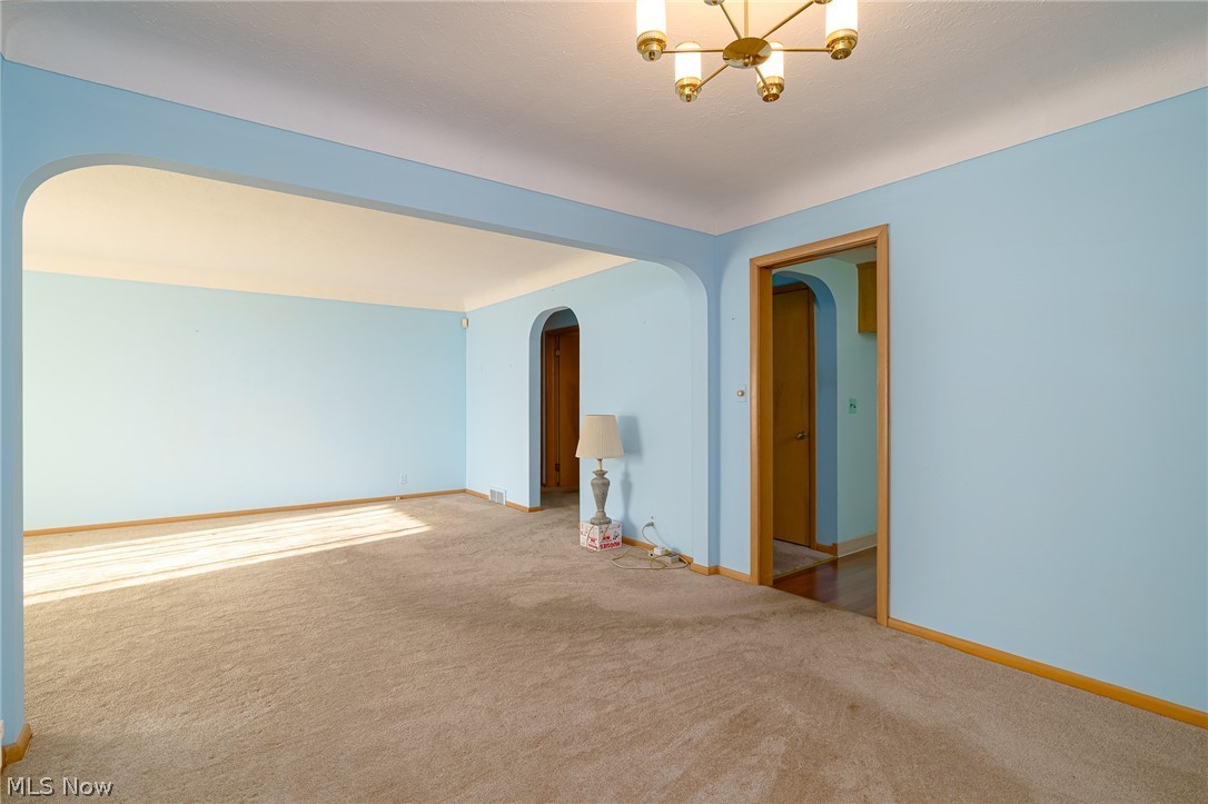 6572 South Canterbury Road Cleveland, OH 44129 - Photo 7 of 36