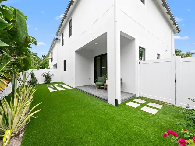 $7,900 | 1446 Southwest 23rd Street, Fort Lauderdale, FL 33315