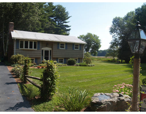 15 Gloria Road Georgetown, MA 01833 - Photo 3 of 23 Gallery Image 3