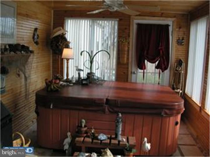 381 Quinton Hancocks Bridge Road Salem, NJ 08079 - Photo 3 of 25 Hot Tub