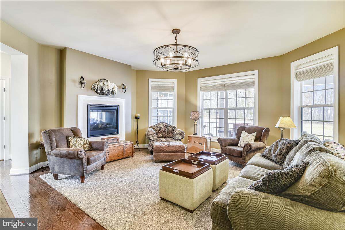 4431 Spring Run Road Warrenton, VA 20187 - Photo 18 of 71 Family Room w/hardwood floors