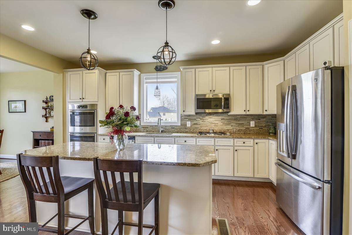 4431 Spring Run Road Warrenton, VA 20187 - Photo 8 of 71 Fabulous Gourmet Kitchen