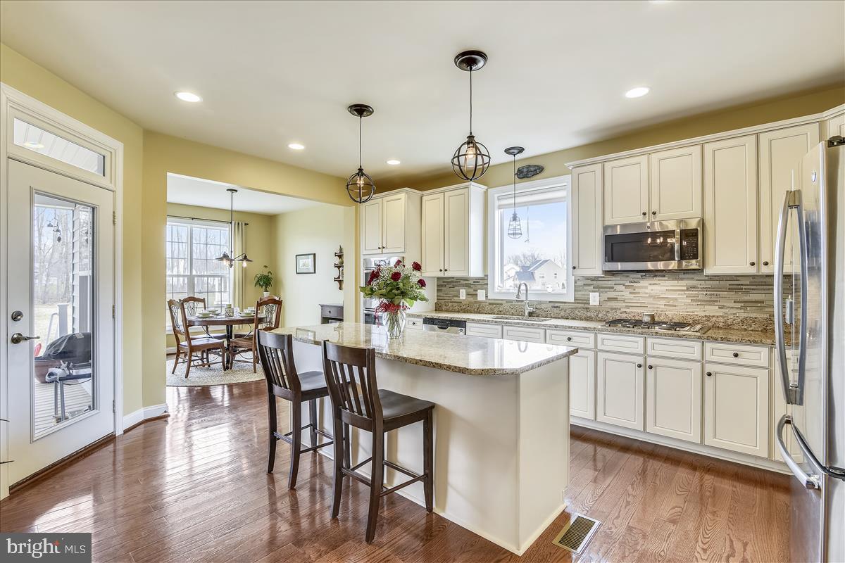 4431 Spring Run Road Warrenton, VA 20187 - Photo 10 of 71 View of kitchen, breakfast room & Lani
