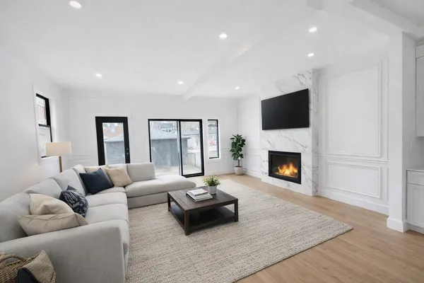 $1,574,500 | 2125 West Walton Street, Chicago, IL 60622