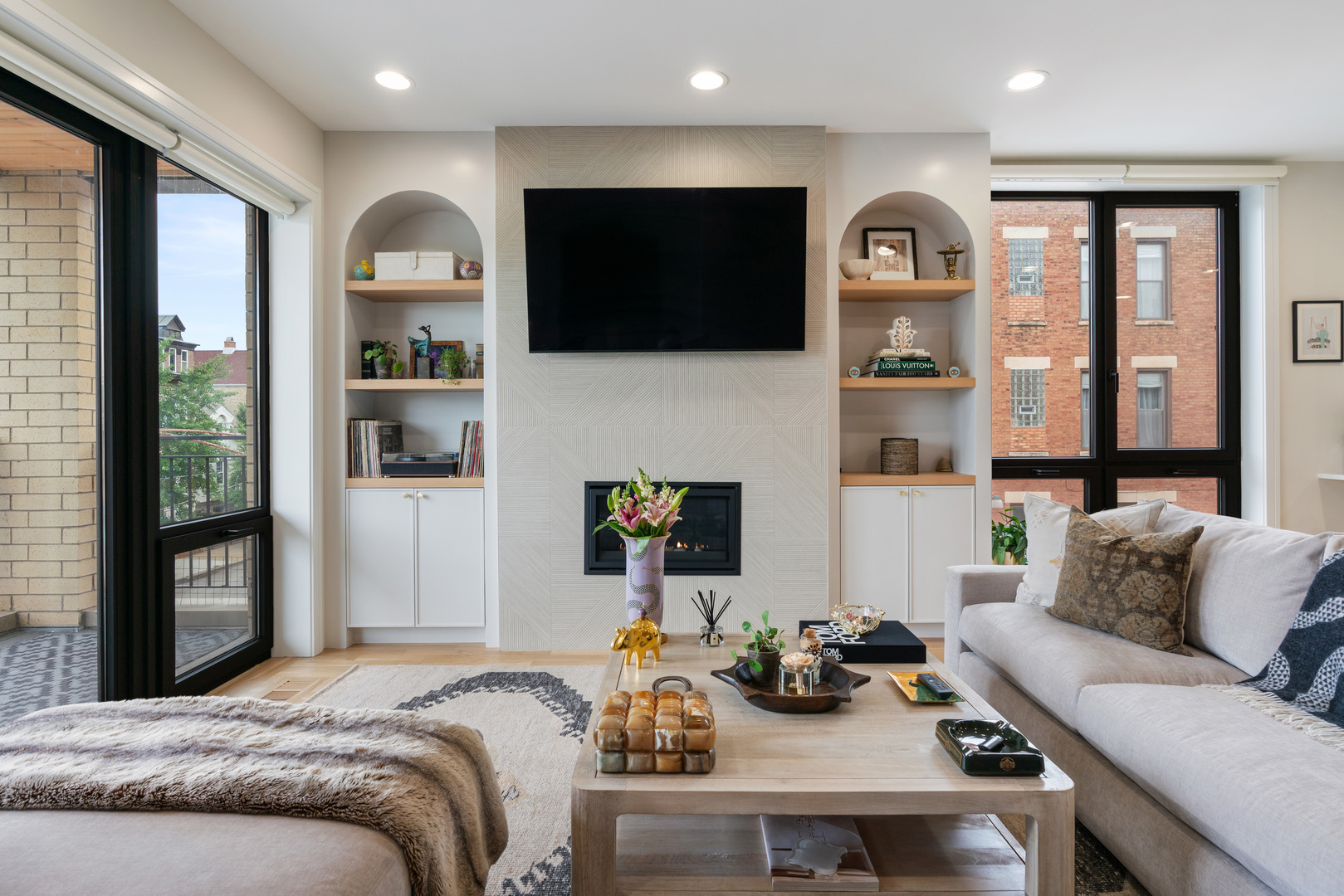 1300 North Cleaver Street, Unit 2 Chicago, IL 60642 - Photo 2 of 17