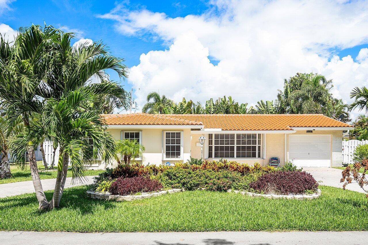 5221 Northeast 26th Avenue Lighthouse Point, FL 33064 - Photo 1 of 13 Front of House