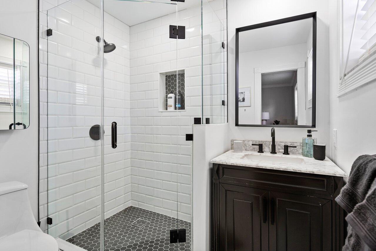 5221 Northeast 26th Avenue Lighthouse Point, FL 33064 - Photo 12 of 13 Bathroon No. 2