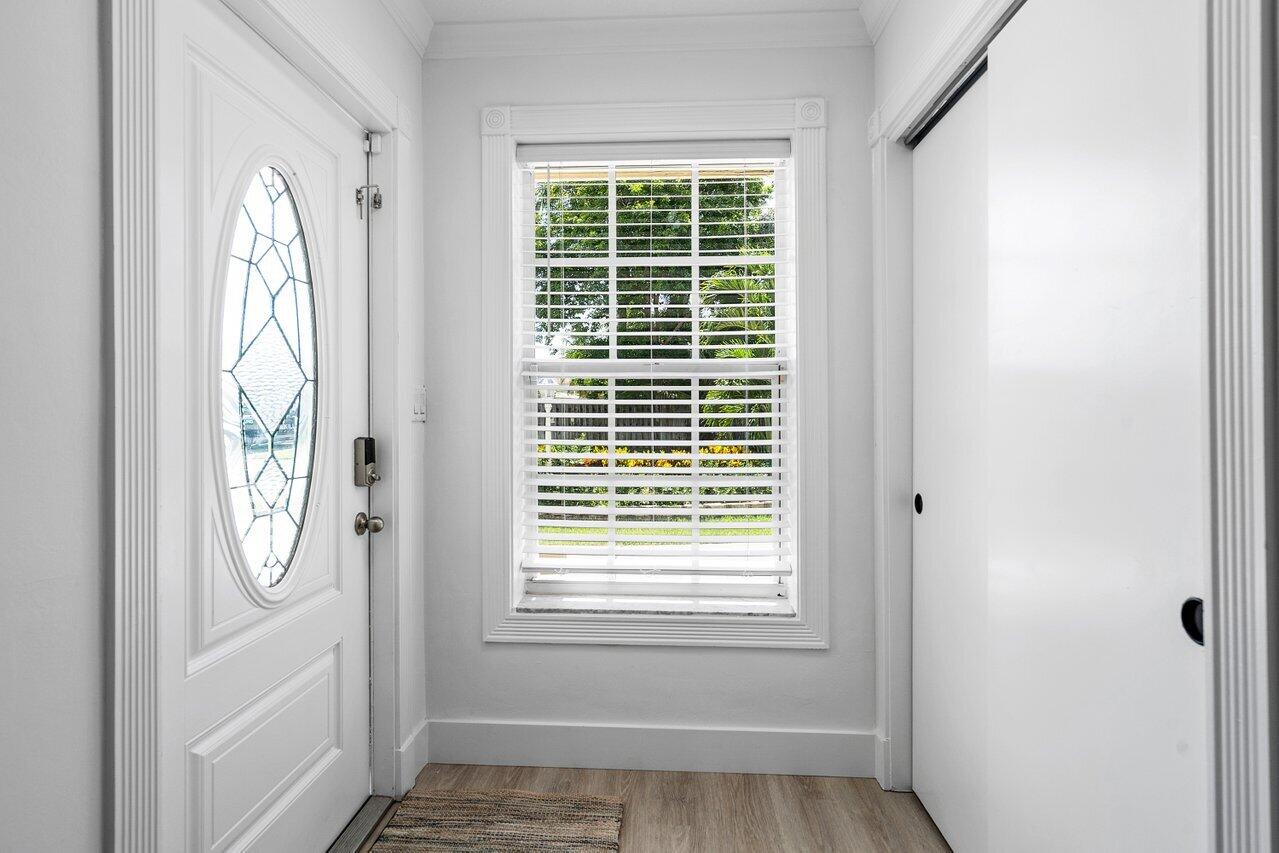 5221 Northeast 26th Avenue Lighthouse Point, FL 33064 - Photo 3 of 13 Foyer Entry