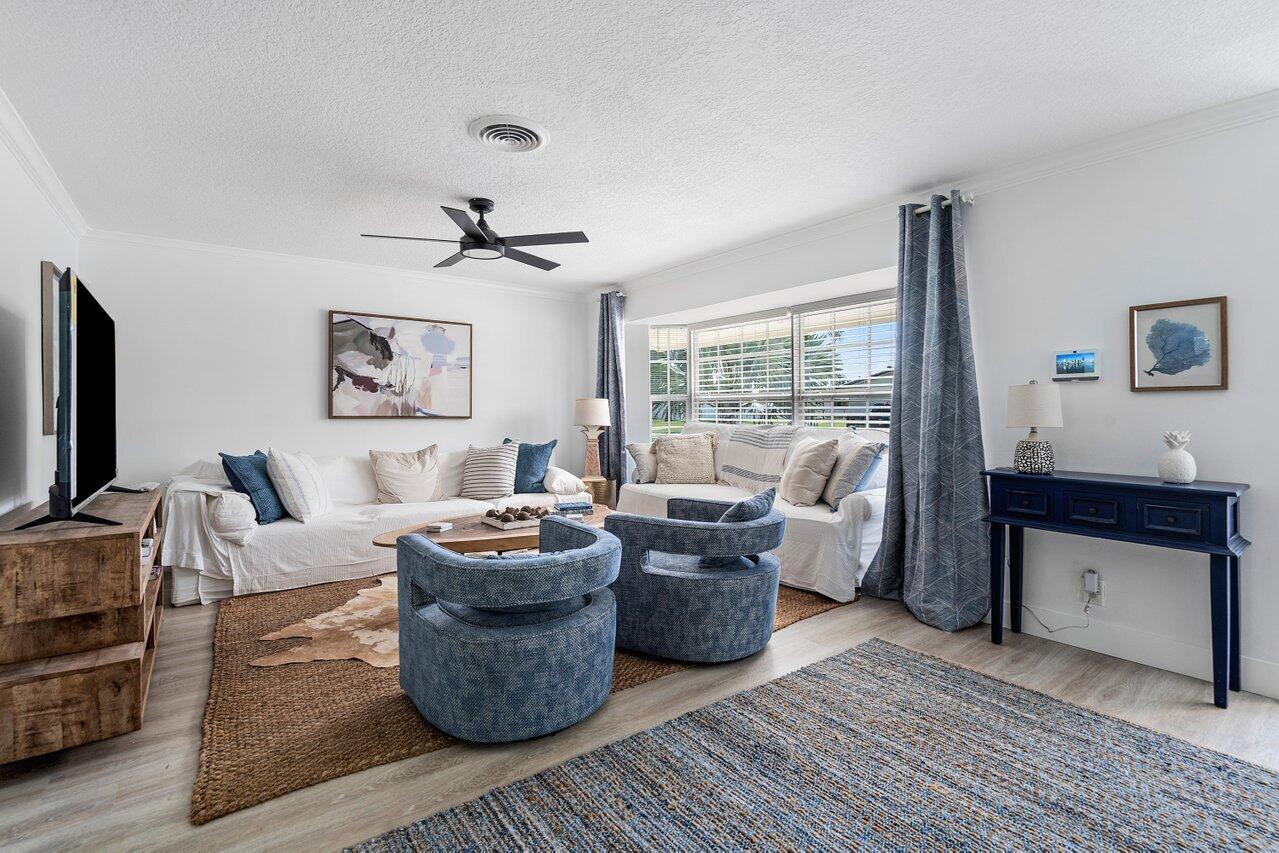 5221 Northeast 26th Avenue Lighthouse Point, FL 33064 - Photo 4 of 13 Family Room