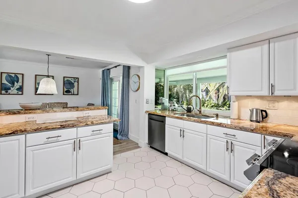 $3,750 | 5221 Northeast 26th Avenue, Lighthouse Point, FL 33064