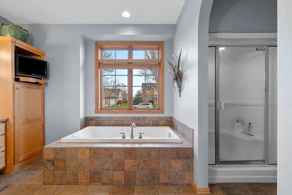 $599,900 | 3128 Warm Springs Drive, Green Bay, WI 54311