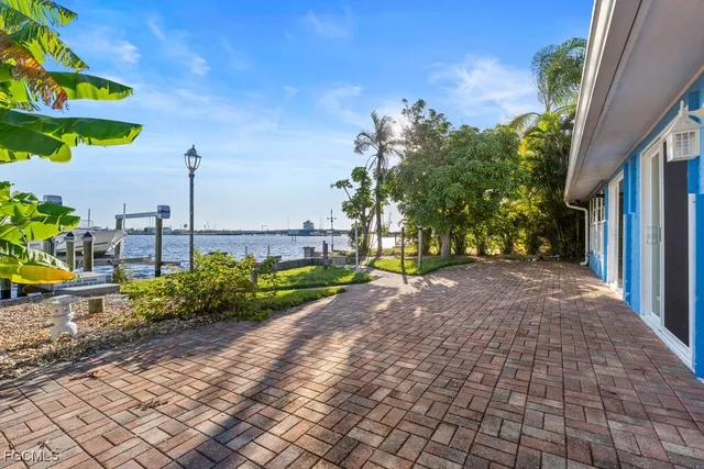 $650,000 | 2504 Bayshore Drive, Matlacha, FL 33993
