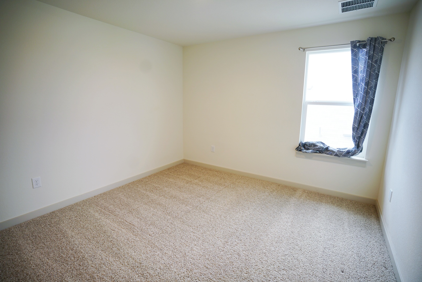 10601 Gonzales Ranger Pass Austin, TX 78754 - Photo 12 of 17 an empty room with a window