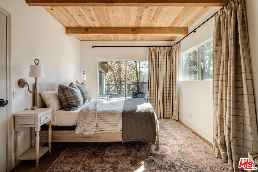 28805 North Shore Road Lake Arrowhead, CA 92352 - Photo 12 of 40 a bedroom with a bed and wooden floor