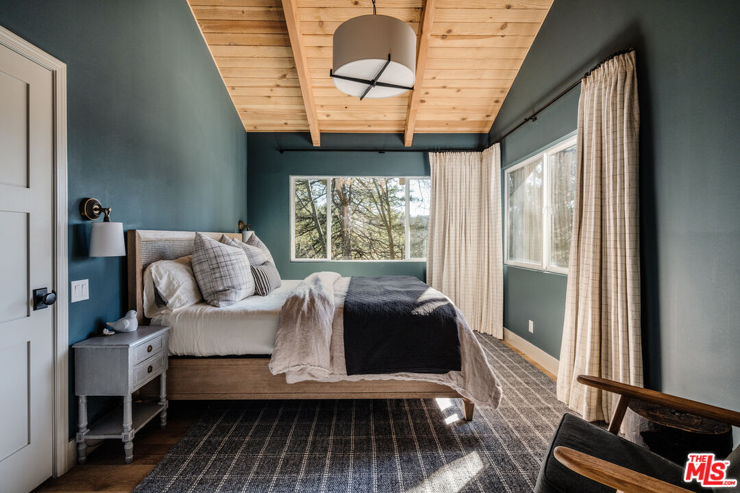 28805 North Shore Road Lake Arrowhead, CA 92352 - Photo 17 of 40 a living room with furniture and a window