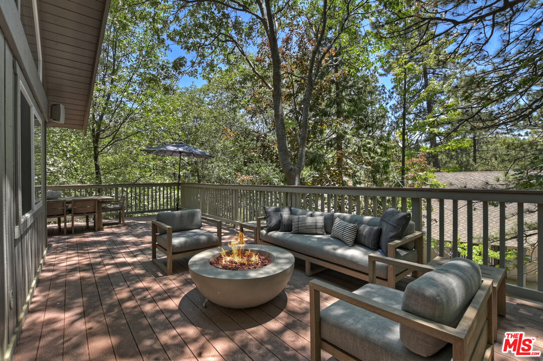28805 North Shore Road Lake Arrowhead, CA 92352 - Photo 28 of 40 a living room with furniture and a potted plant