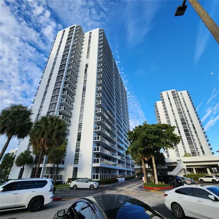 $2,450 | 20505 East Country Club Drive, Unit 1635, Aventura, FL 33180