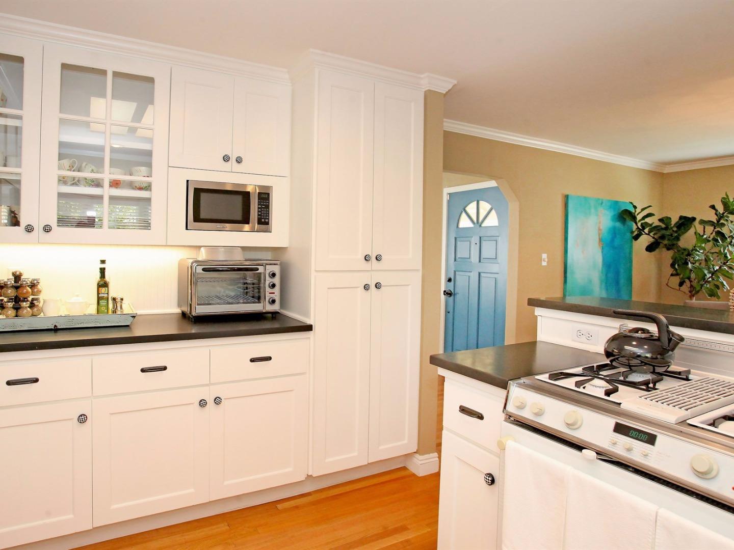 928 Arbor Road Menlo Park, CA 94025 - Photo 5 of 10 Gallery Image 5