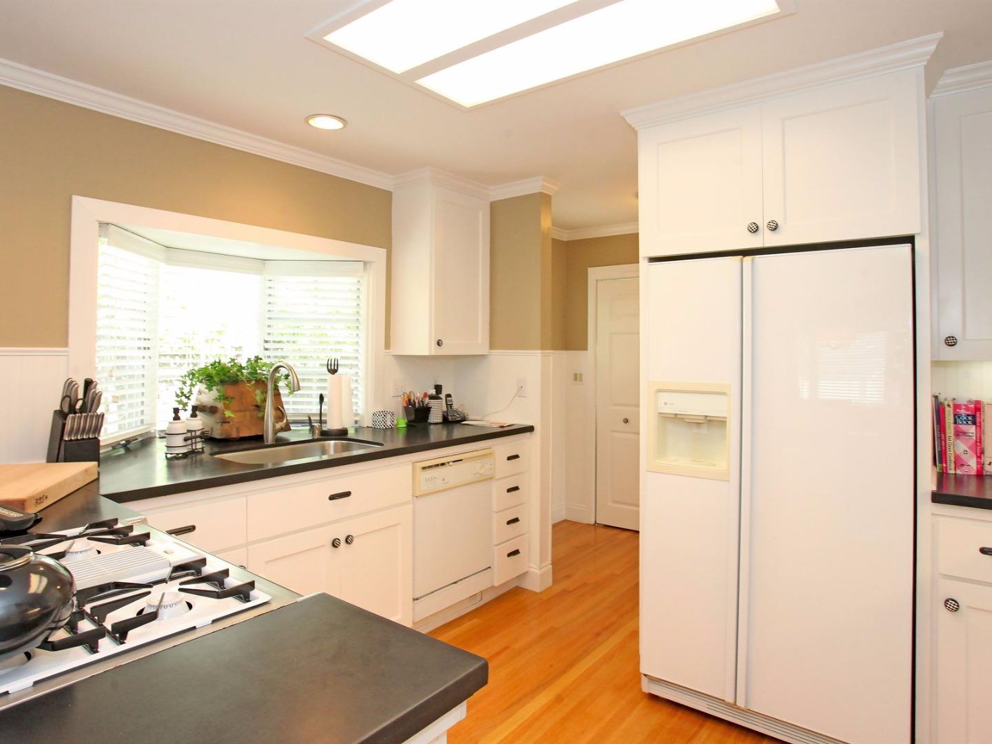 928 Arbor Road Menlo Park, CA 94025 - Photo 6 of 10 Gallery Image 6