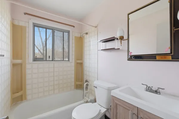 $320,000 | 30W125 Claymore Lane, Naperville, IL 60563