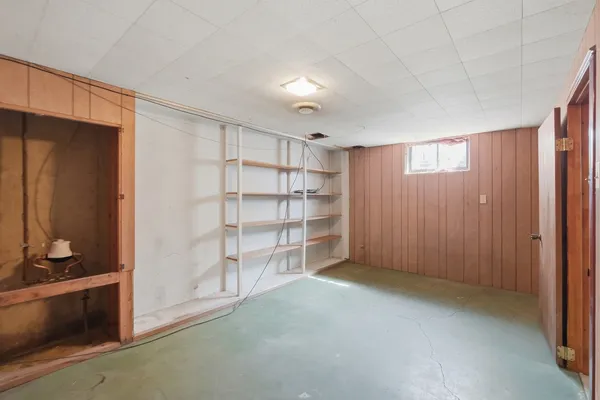 $320,000 | 30W125 Claymore Lane, Naperville, IL 60563